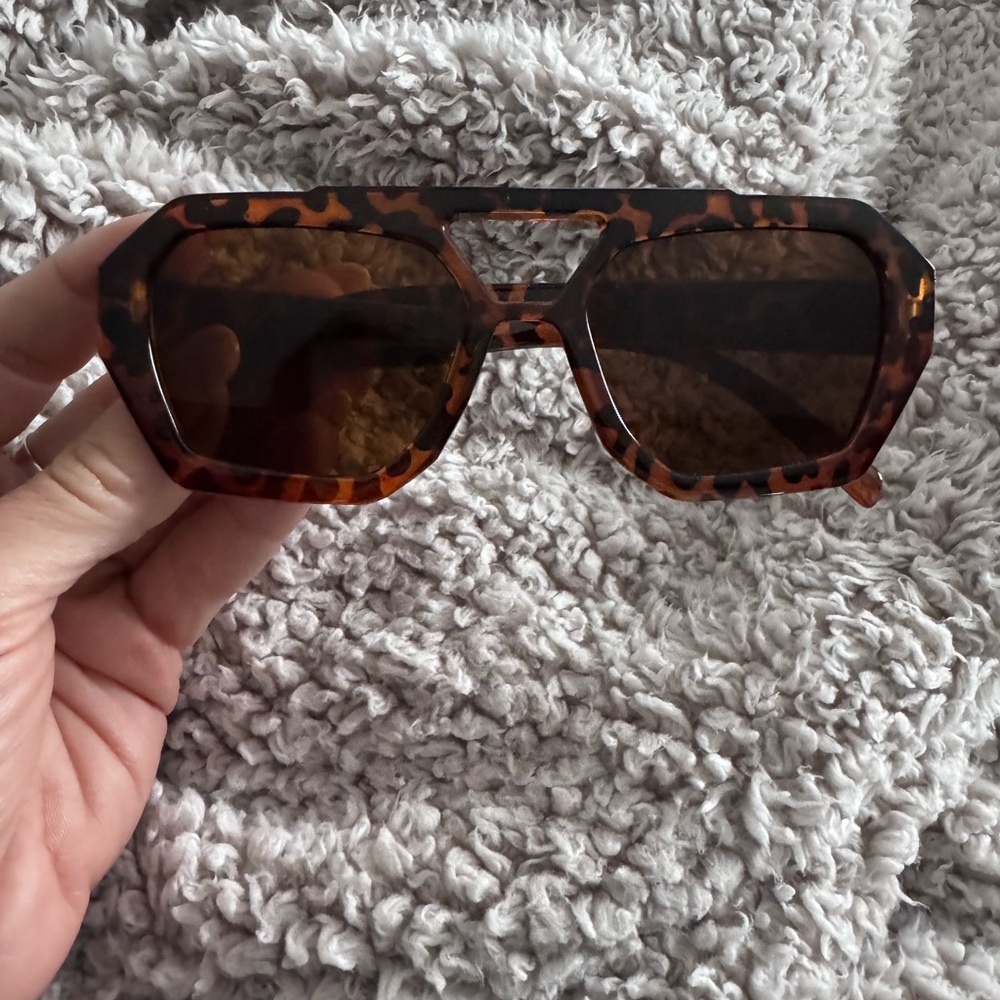 Tortoise Shell Geometric Sunglasses - Picture 2 of 2
